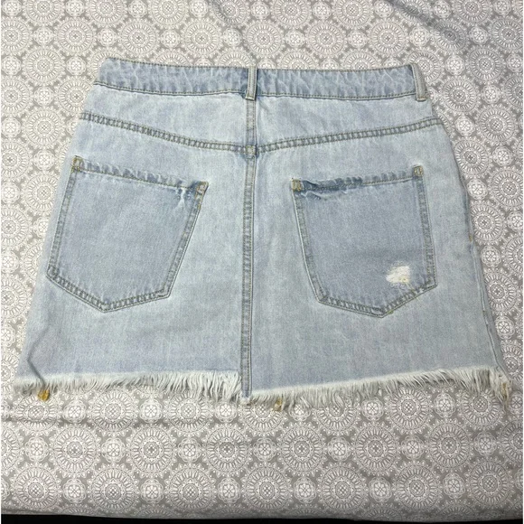 Light Blue denim skirt, size US 29 - Picture 2 of 4